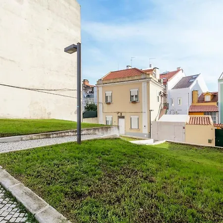 Beautiful Three Bedroom Duplex Flat In Apartament *