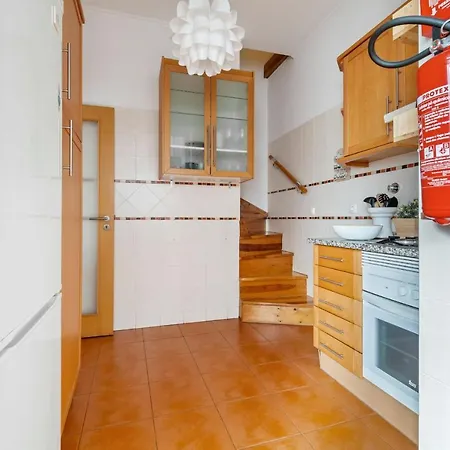 דירה Beautiful Three Bedroom Duplex Flat In